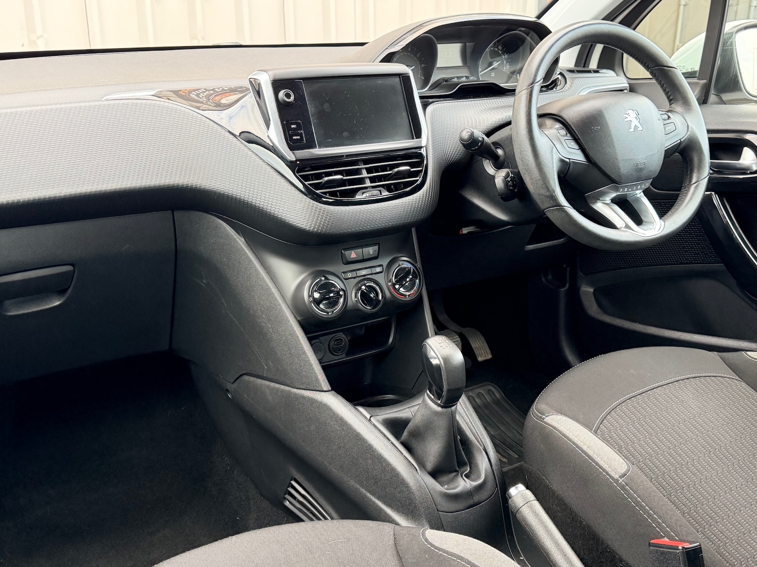 Used Peugeot 208 2015 for sale - 77118899: Photo 11