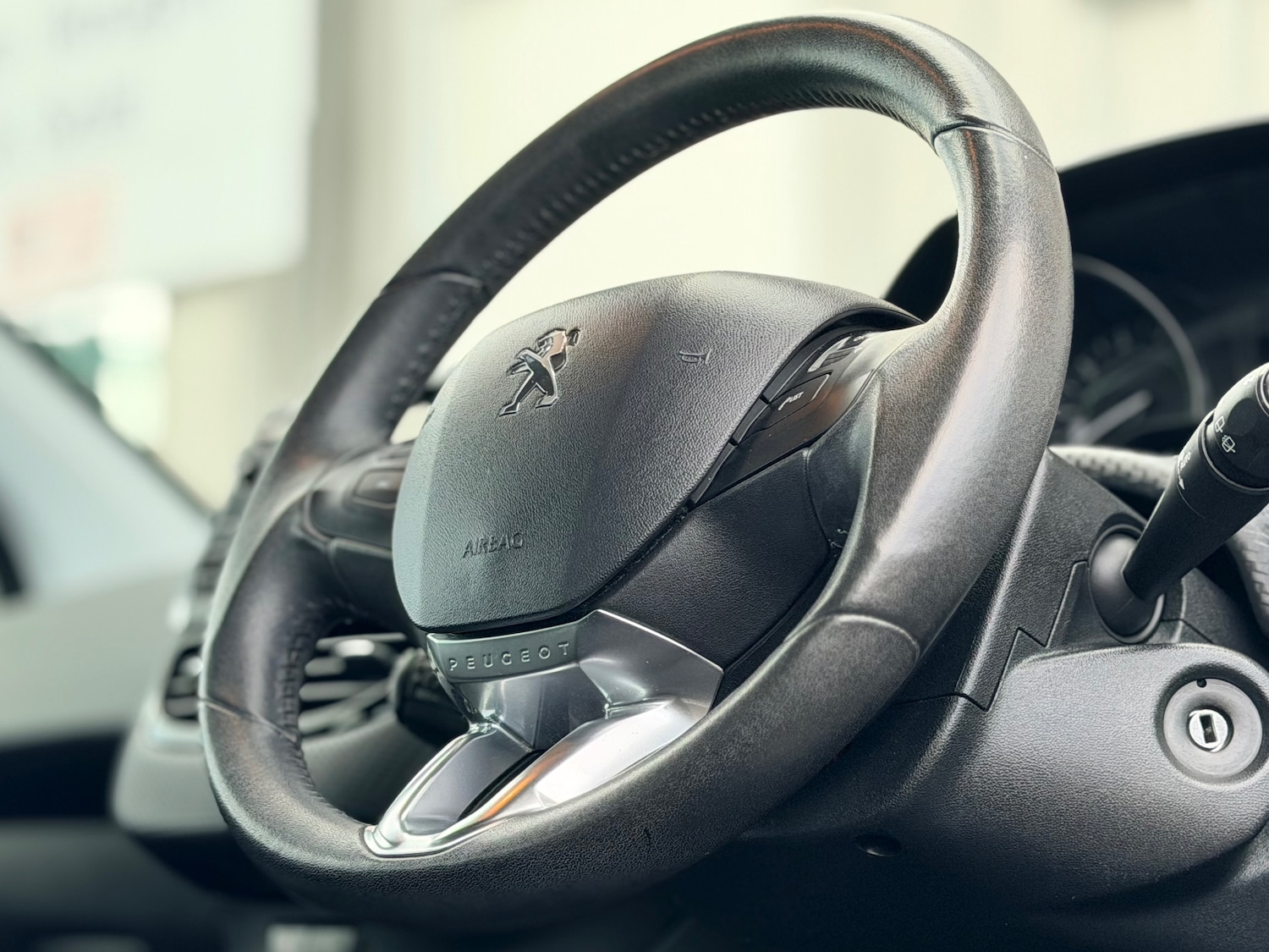 Used Peugeot 208 2015 for sale - 77118899: Photo 12