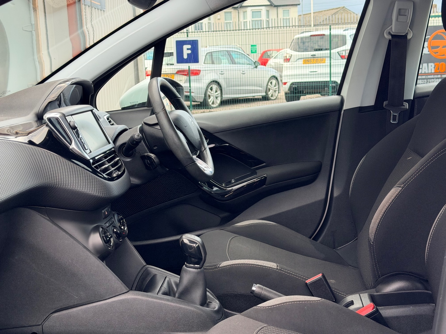 Used Peugeot 208 2015 for sale - 77118899: Photo 18