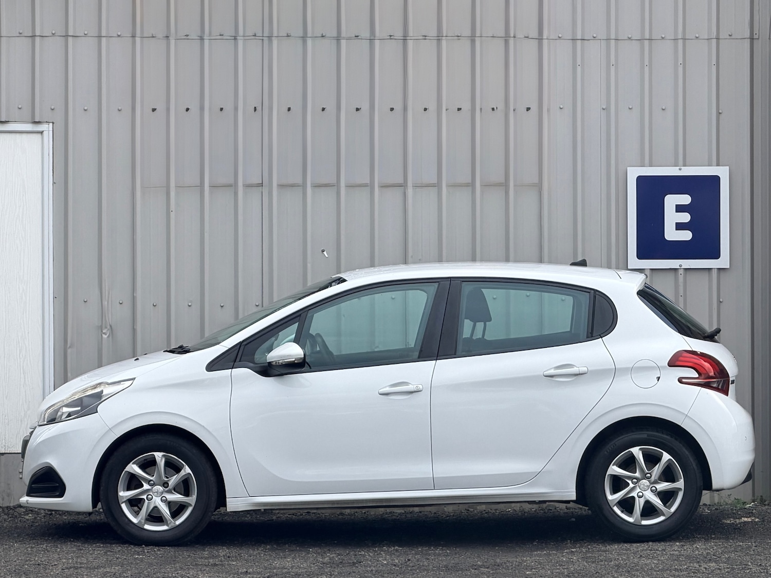 Used Peugeot 208 2015 for sale - 77118899: Photo 7