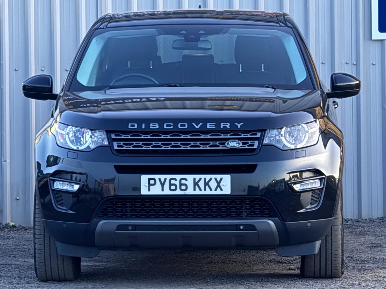 Used Land Rover Discovery Sport 2017 for sale - 76251212: Photo 2