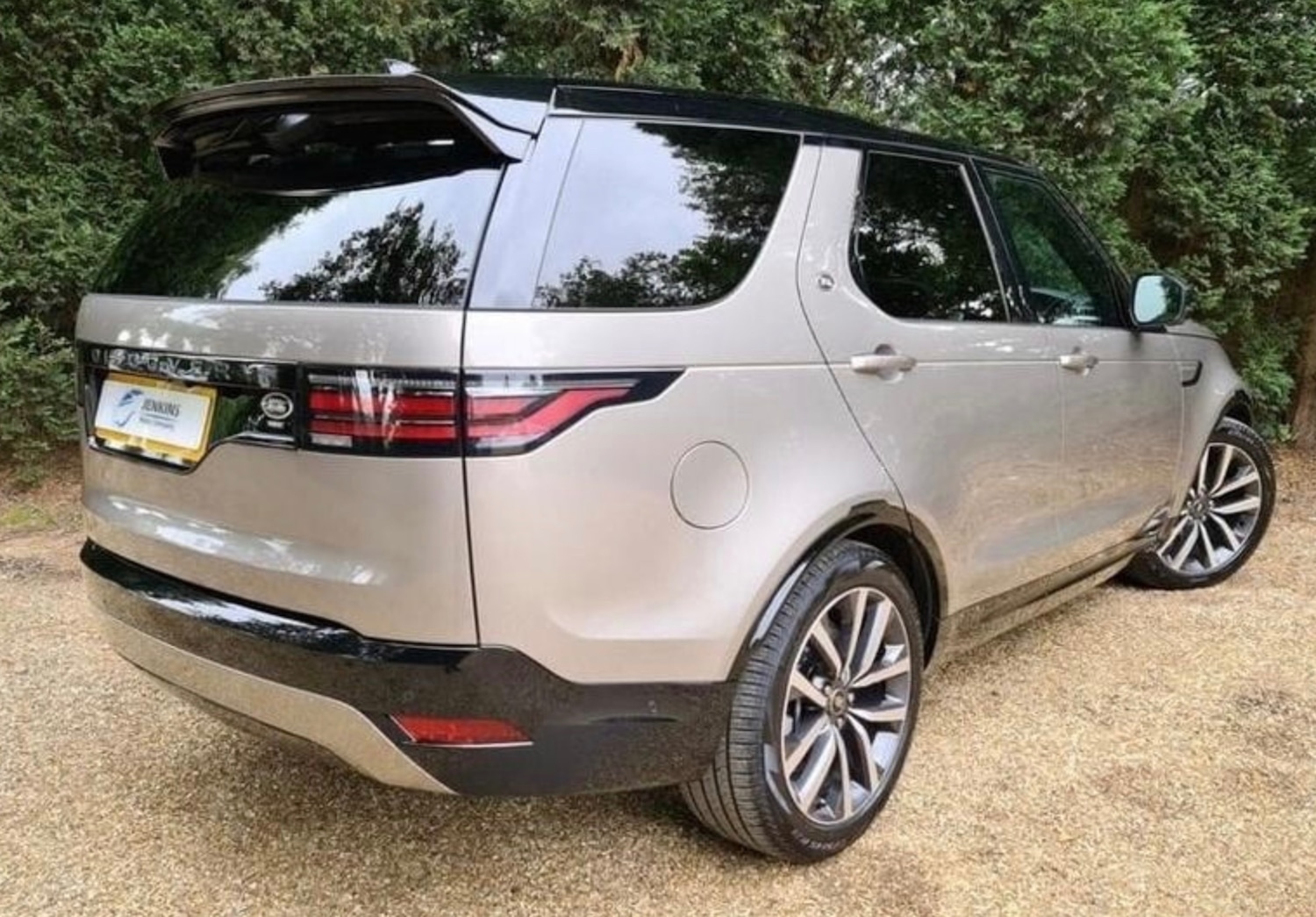 Used Land Rover Discovery 2021 for sale - 77423682: Photo 2