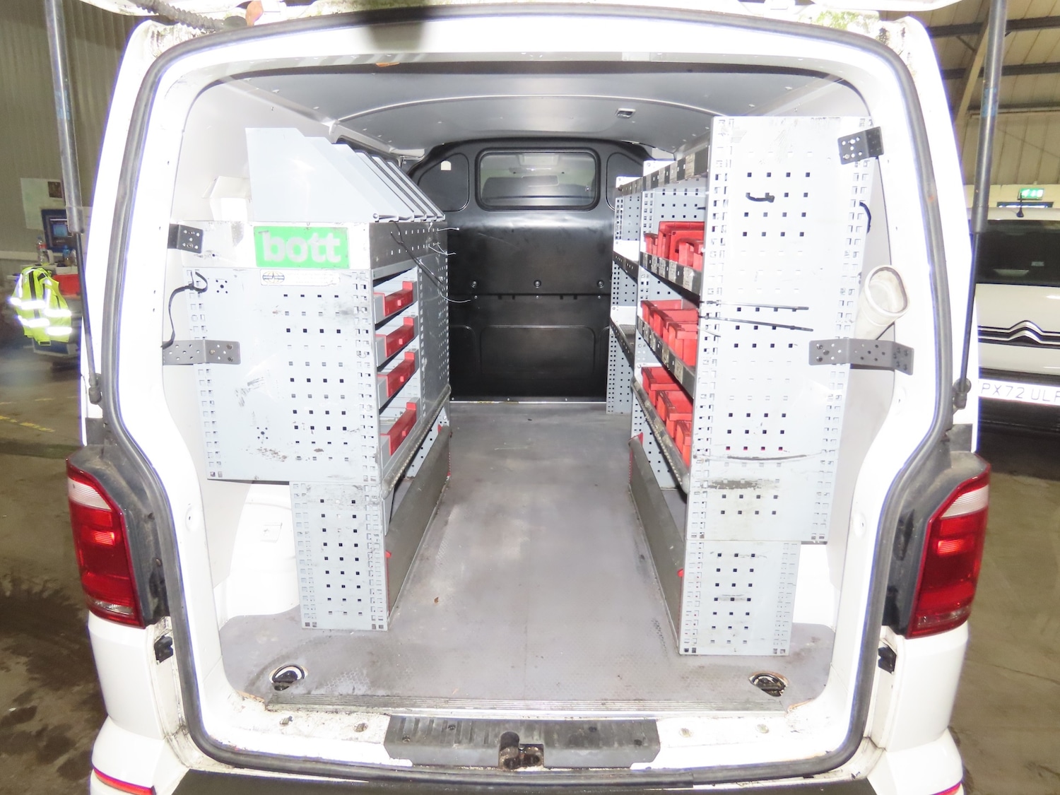 Used Volkswagen Transporter 2017 for sale - 77902554: Photo 3