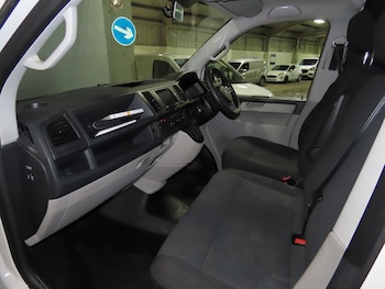 Used Volkswagen Transporter 2017 for sale - 77902554: Photo