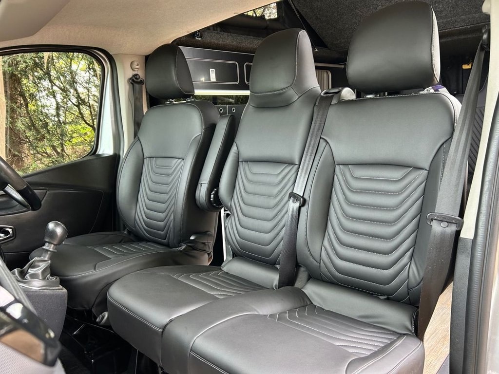 Used Vauxhall Vivaro 2018 for sale - 76638624: Photo 2