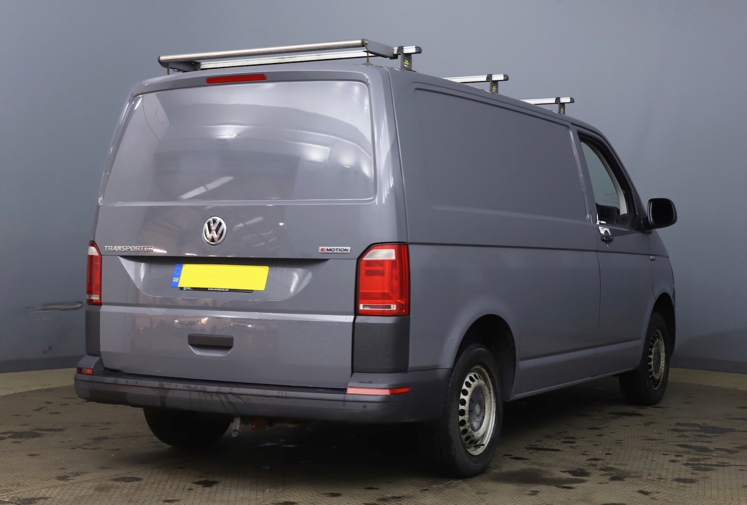 Used Volkswagen Transporter 2018 for sale - 77128318: Photo 2