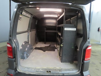 Used Volkswagen Transporter 2018 for sale - 77128318: Photo