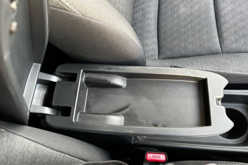 Used Toyota Yaris 2021 for sale - 76648401: Photo 36