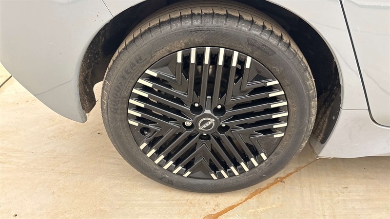 Used Nissan Leaf 2022 for sale - 78187145: Photo 5