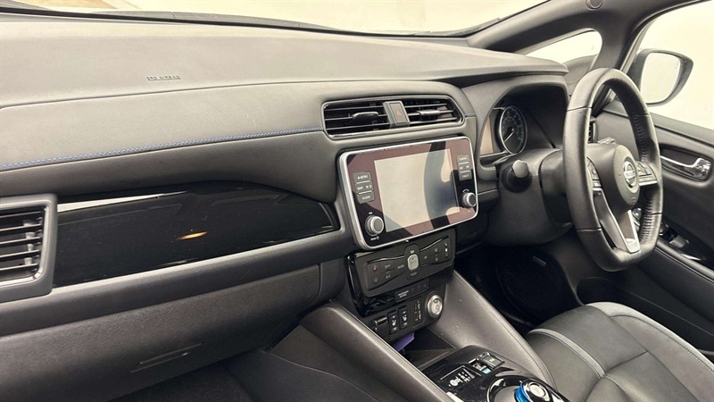 Used Nissan Leaf 2021 for sale - 77232487: Photo 2