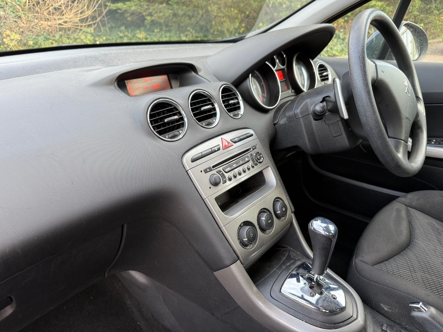 Used Peugeot 308 2012 for sale - 76567851: Photo 11