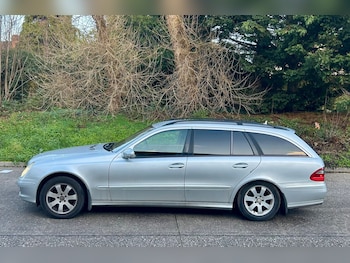 Used Mercedes-Benz E Class 2009 for sale - 77013198: Photo