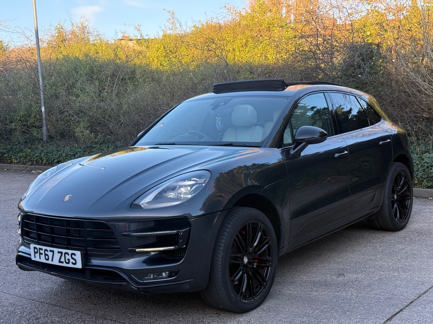 Used Porsche Macan 2017 for sale - 76640371: Photo 1