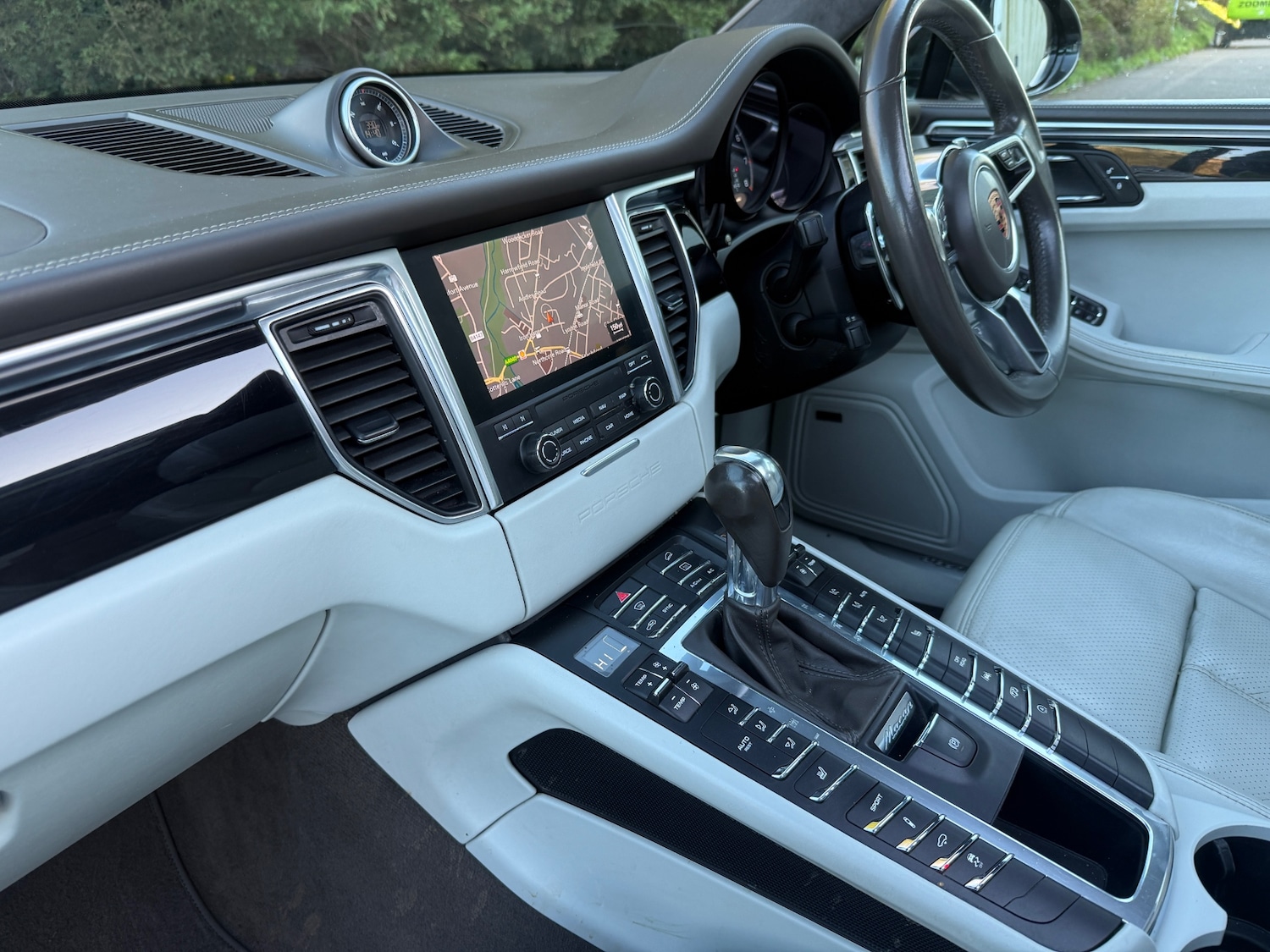 Used Porsche Macan 2017 for sale - 76640371: Photo 12