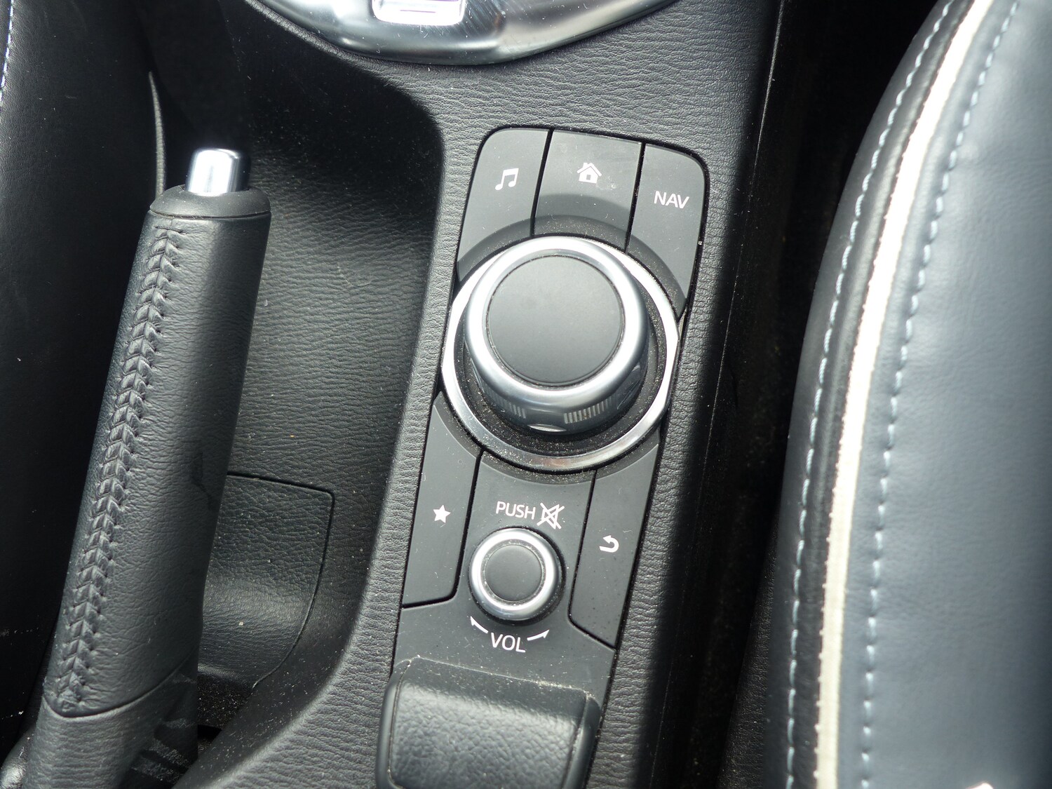 Used Mazda Mazda2 2022 for sale - 76011227: Photo 17