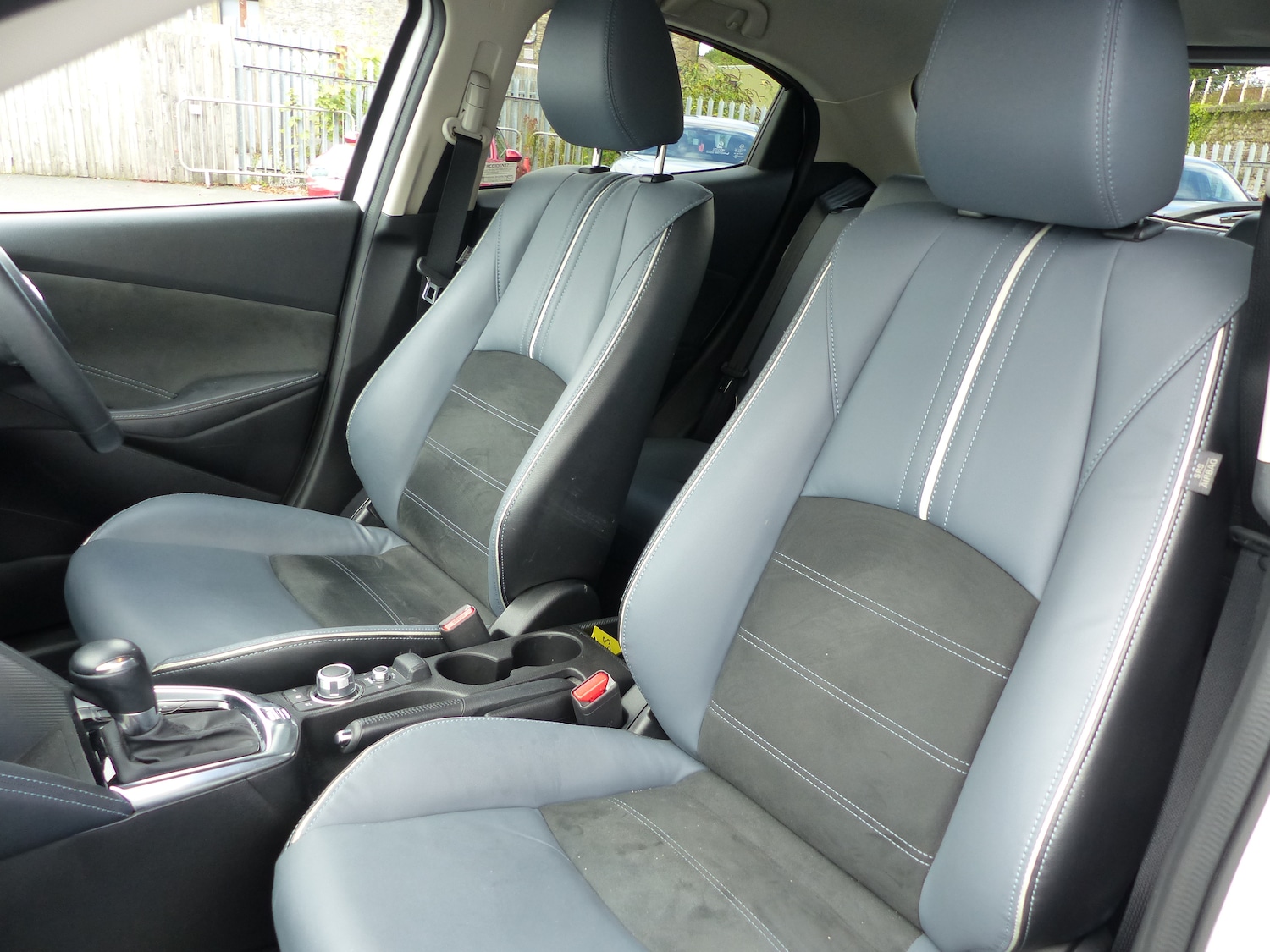 Used Mazda Mazda2 2022 for sale - 76011227: Photo 6
