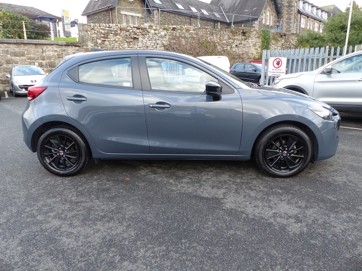 Used Mazda Mazda2 2024 for sale - 76057597: Photo 4