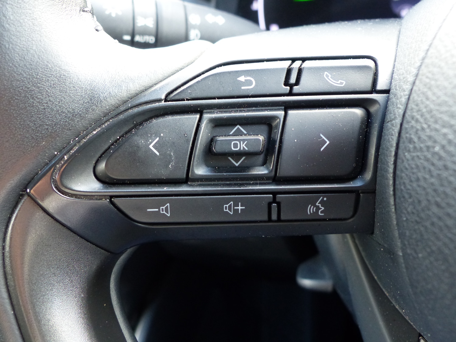 Used Mazda Mazda2 HYBRID 2024 for sale - 76436753: Photo 17