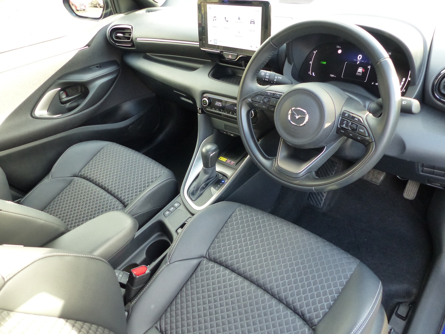 Used Mazda Mazda2 HYBRID 2024 for sale - 76436753: Photo 4