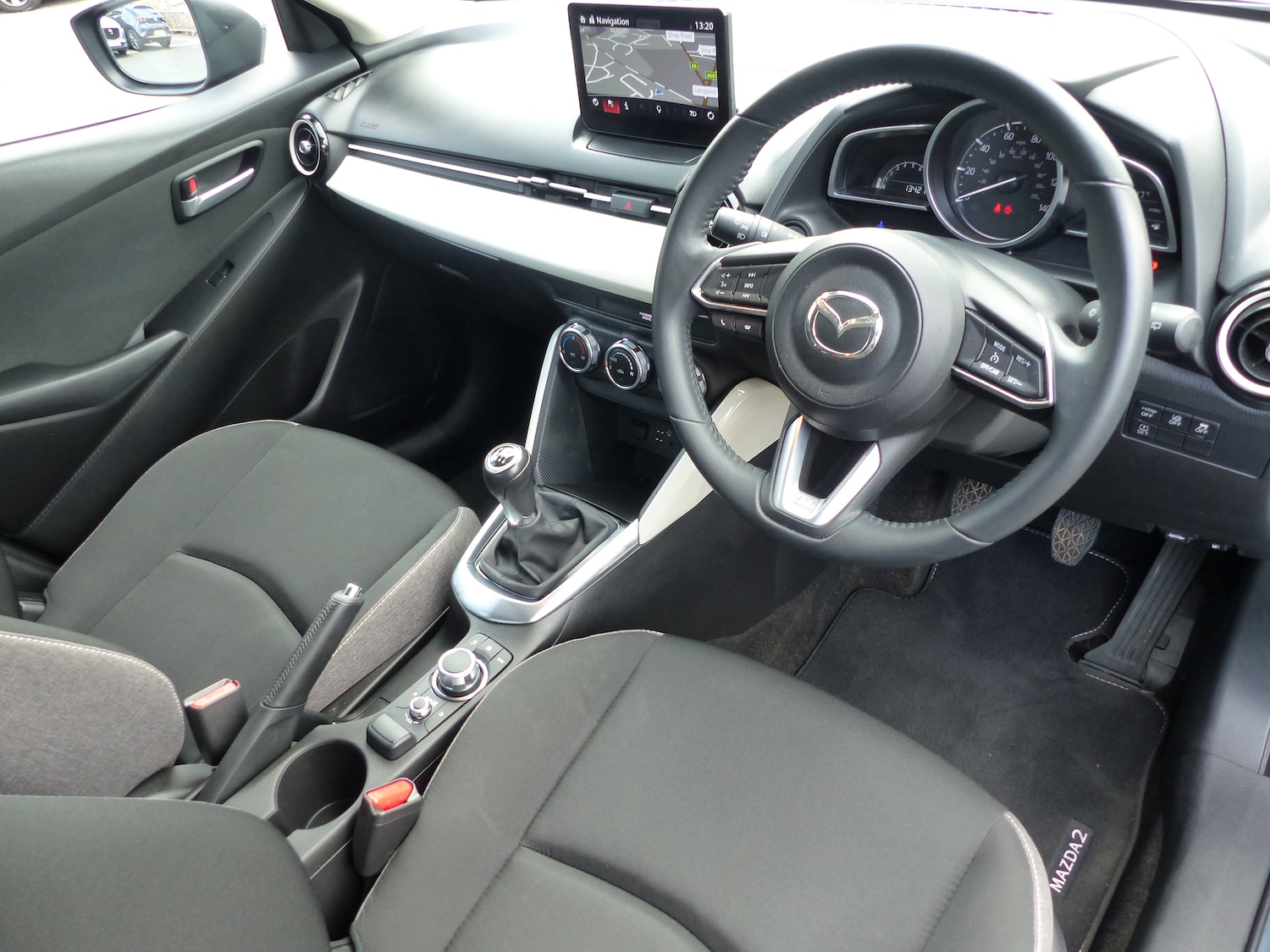 Used Mazda Mazda2 2024 for sale - 76057568: Photo 4
