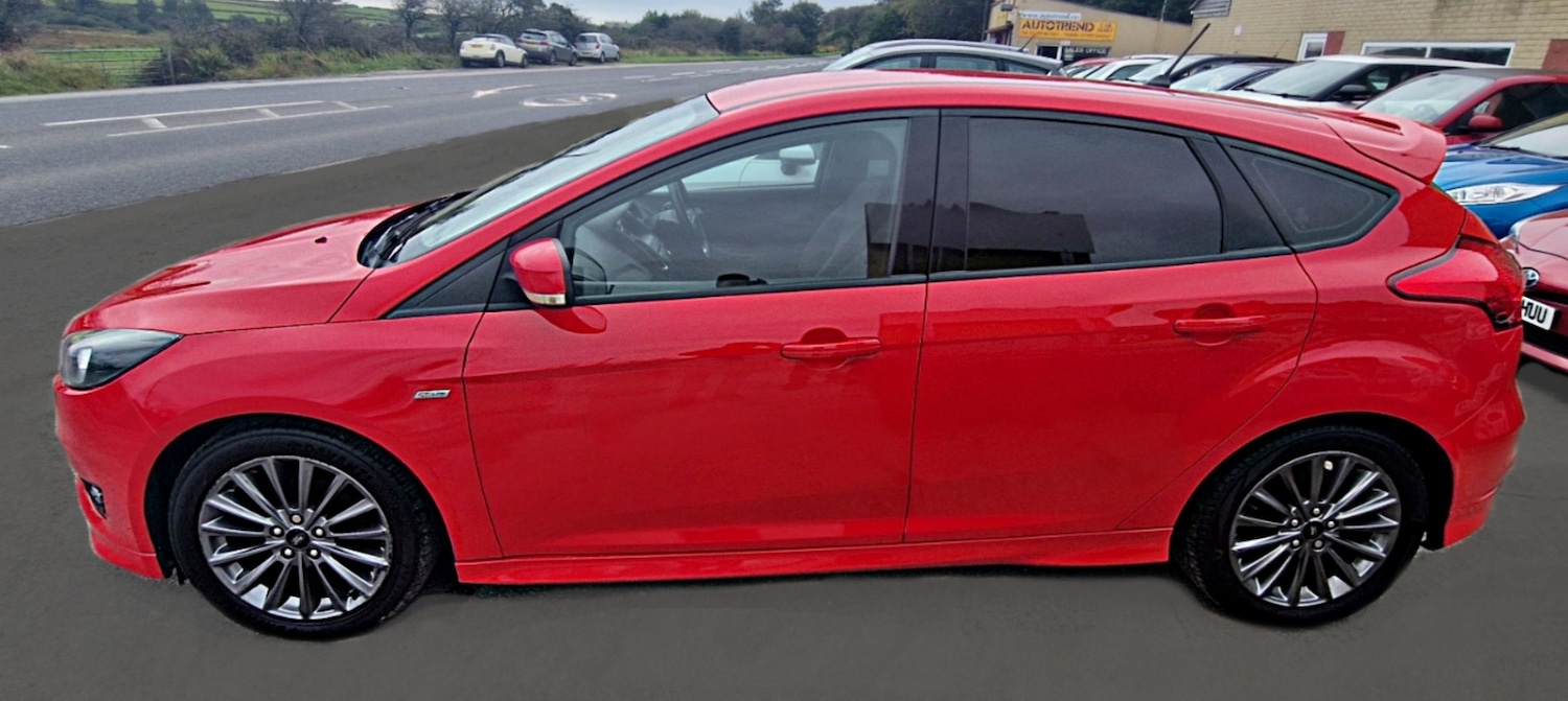 Used Ford Focus 2017 for sale - 76143941: Photo 3