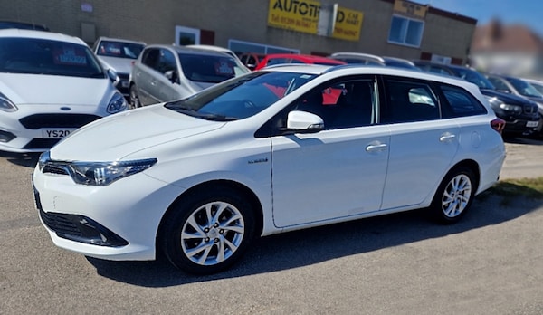 Used Toyota Auris 2017 for sale - 74524339: Photo 2