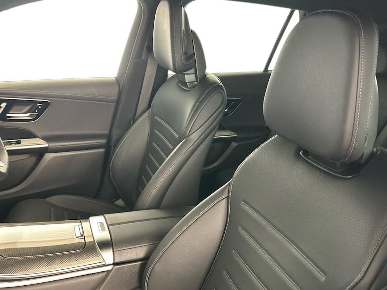 Used Mercedes-Benz GLC 2024 for sale - 76554242: Photo 4