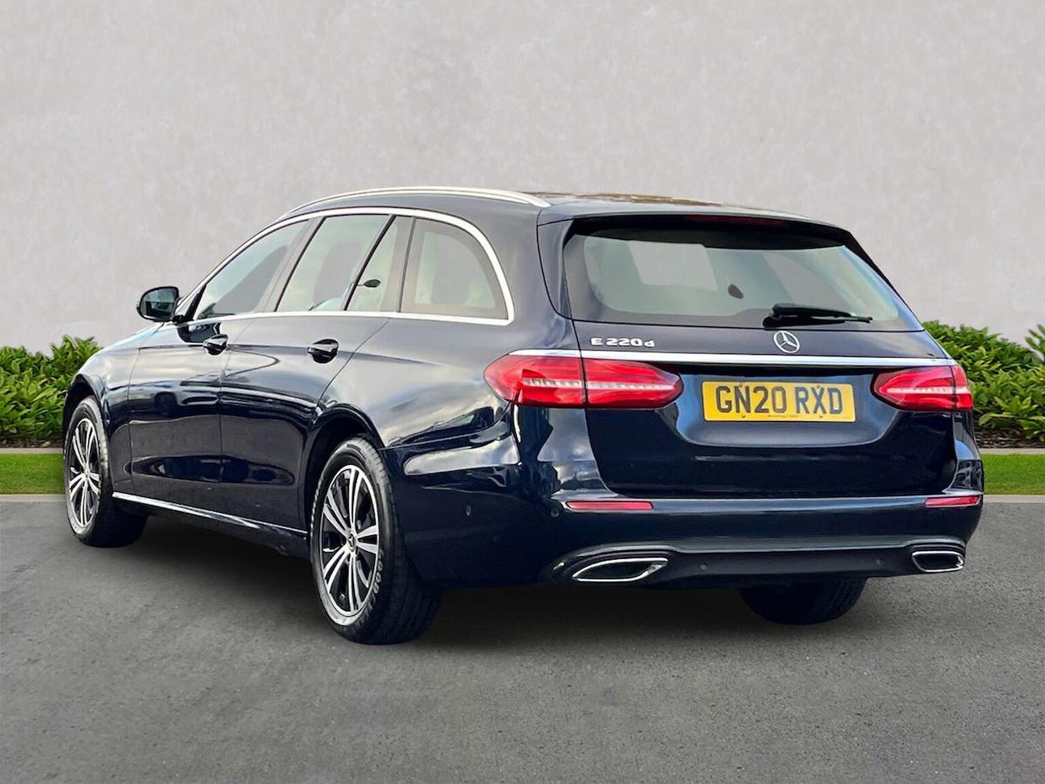 Used Mercedes-Benz E Class 2020 for sale - 76637673: Photo 2