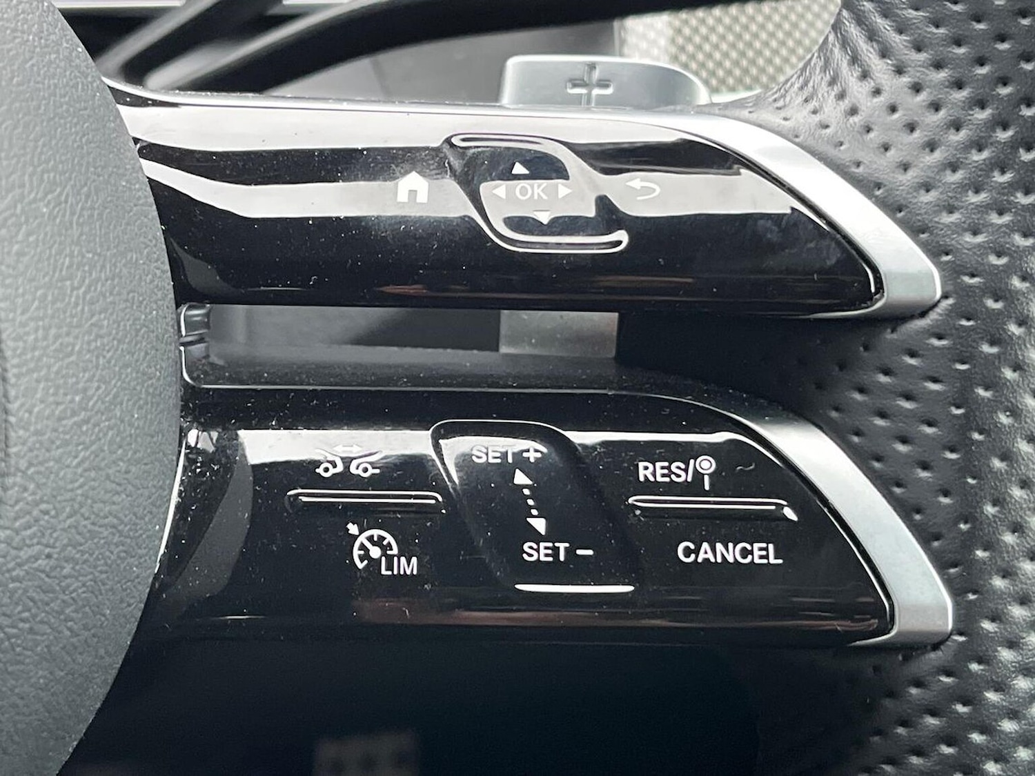 Used Mercedes-Benz GLC 2024 for sale - 76506138: Photo 27