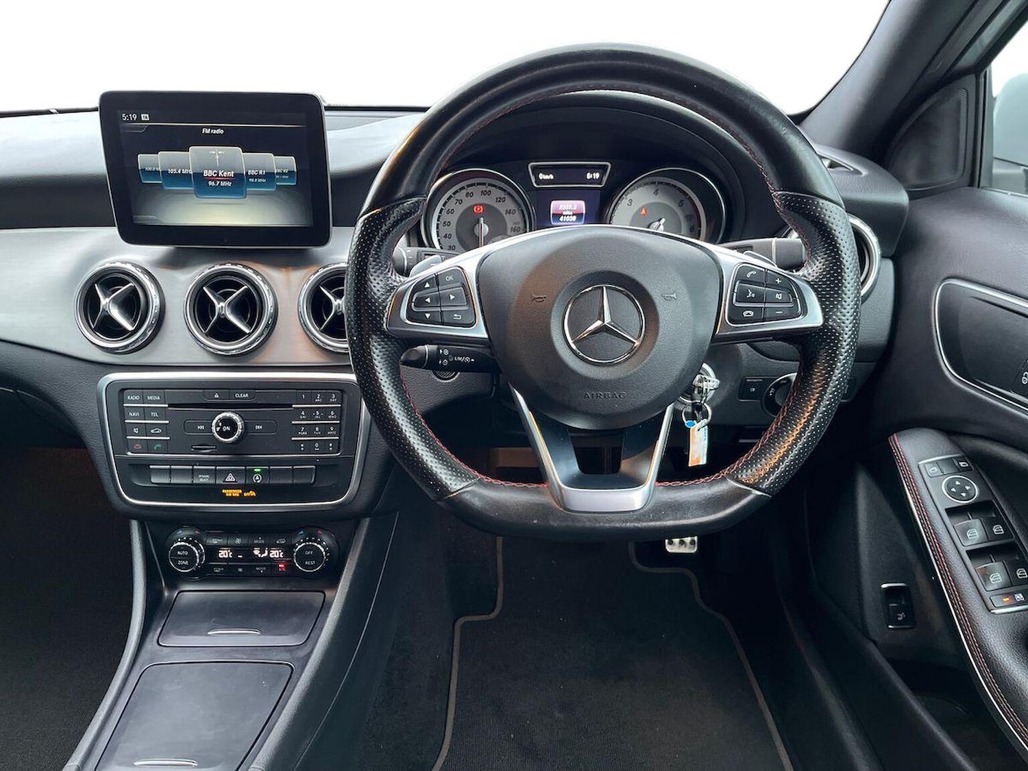 Used Mercedes-Benz GLA 2017 for sale - 77028083: Photo 9