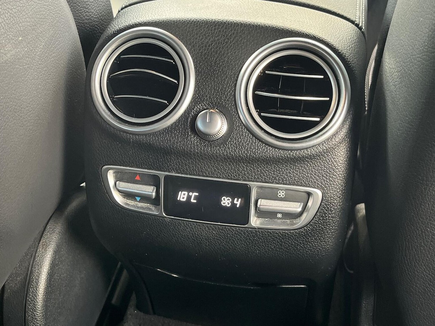 Used Mercedes-Benz GLC 2022 for sale - 76396919: Photo 2