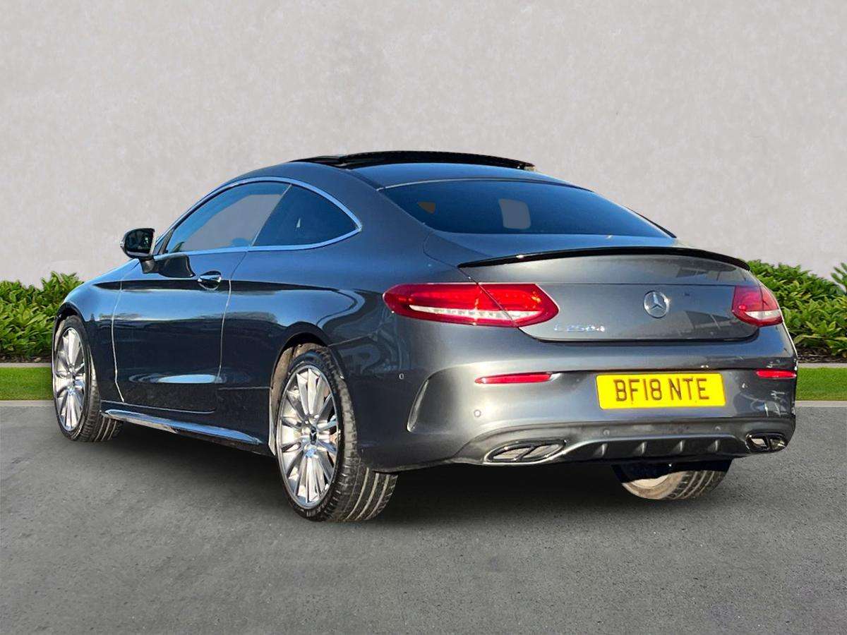 Used Mercedes-Benz C Class 2018 for sale - 77639325: Photo 2