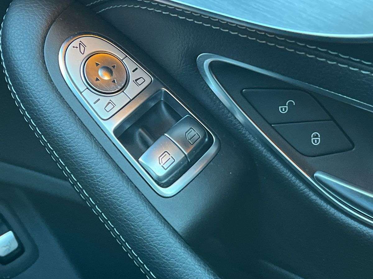 Used Mercedes-Benz C Class 2018 for sale - 77639325: Photo 21