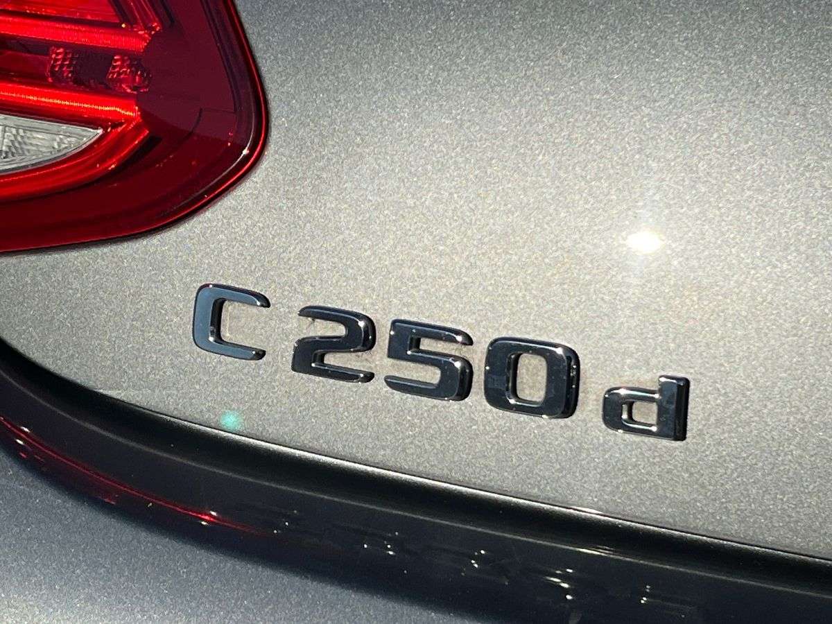 Used Mercedes-Benz C Class 2018 for sale - 77639325: Photo 35