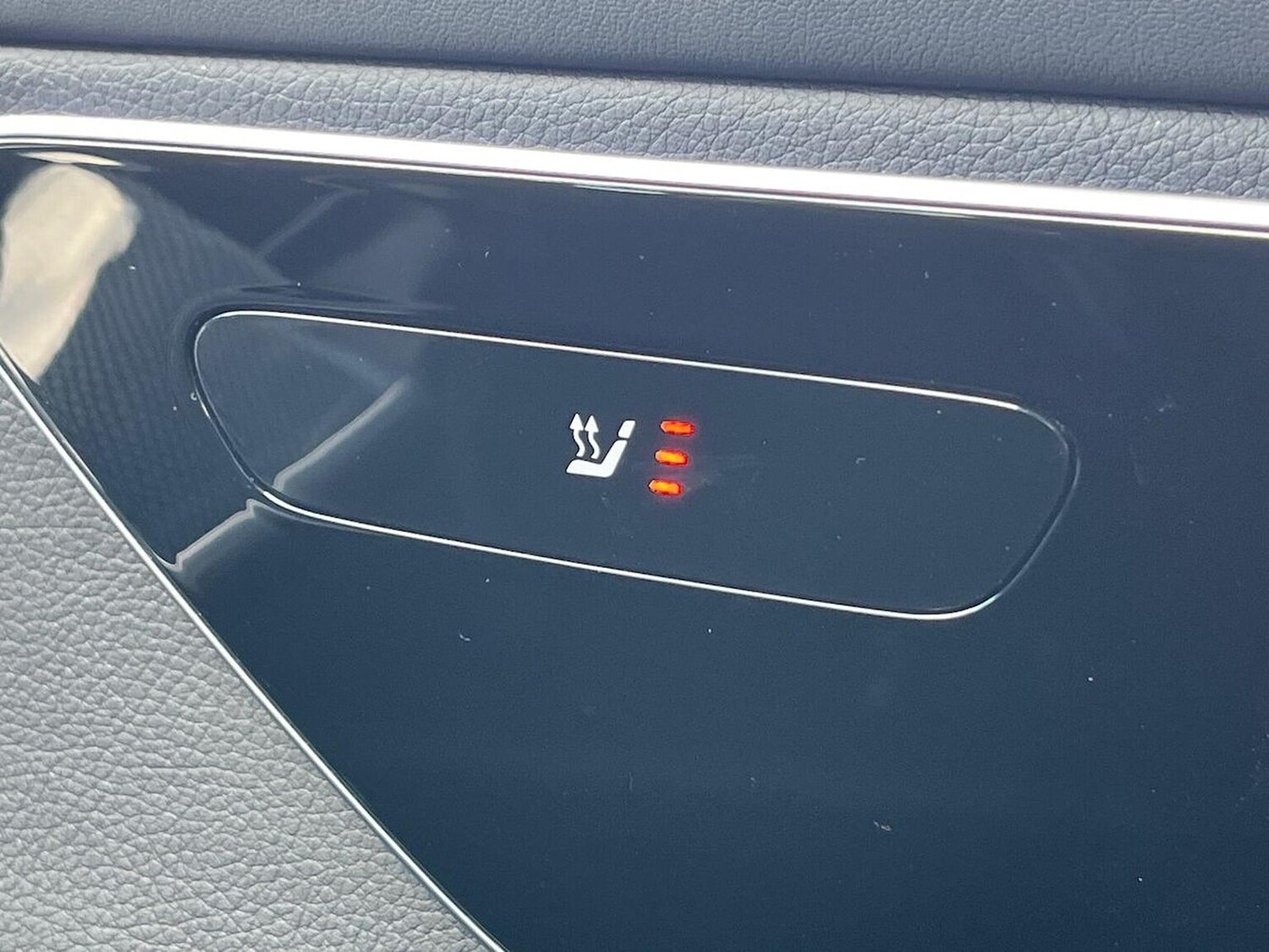 Used Mercedes-Benz GLC 2023 for sale - 76030405: Photo 30