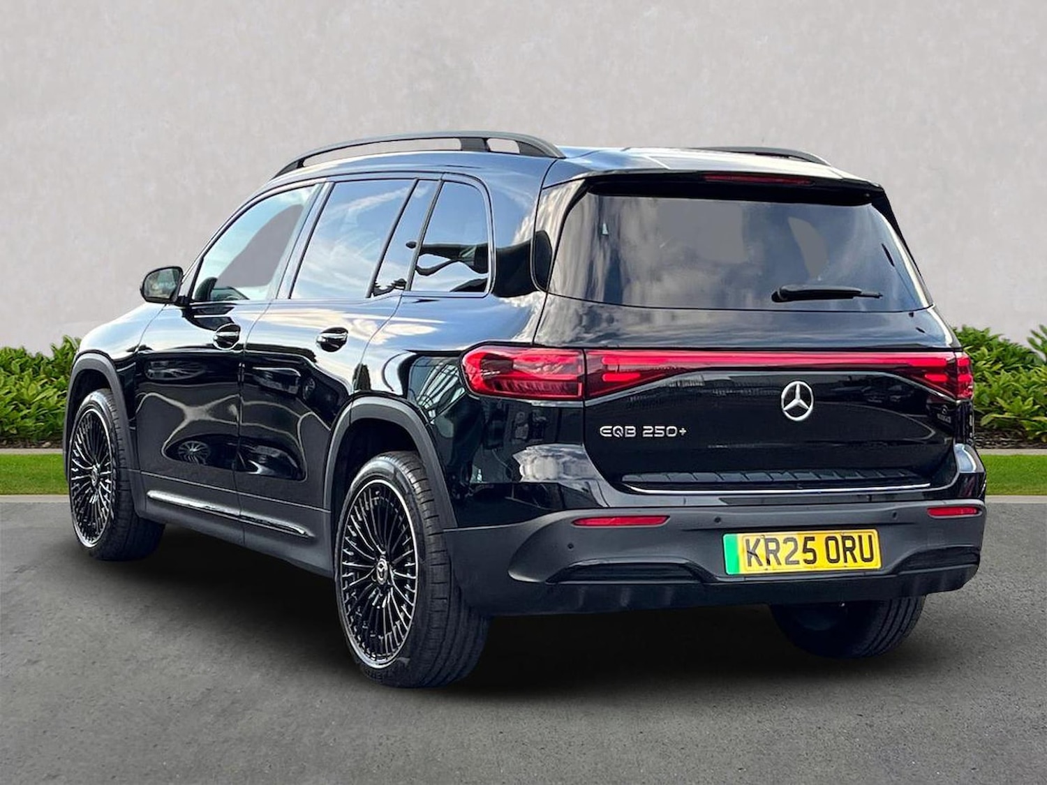 Used Mercedes-Benz EQB 2025 for sale - 76127233: Photo 2