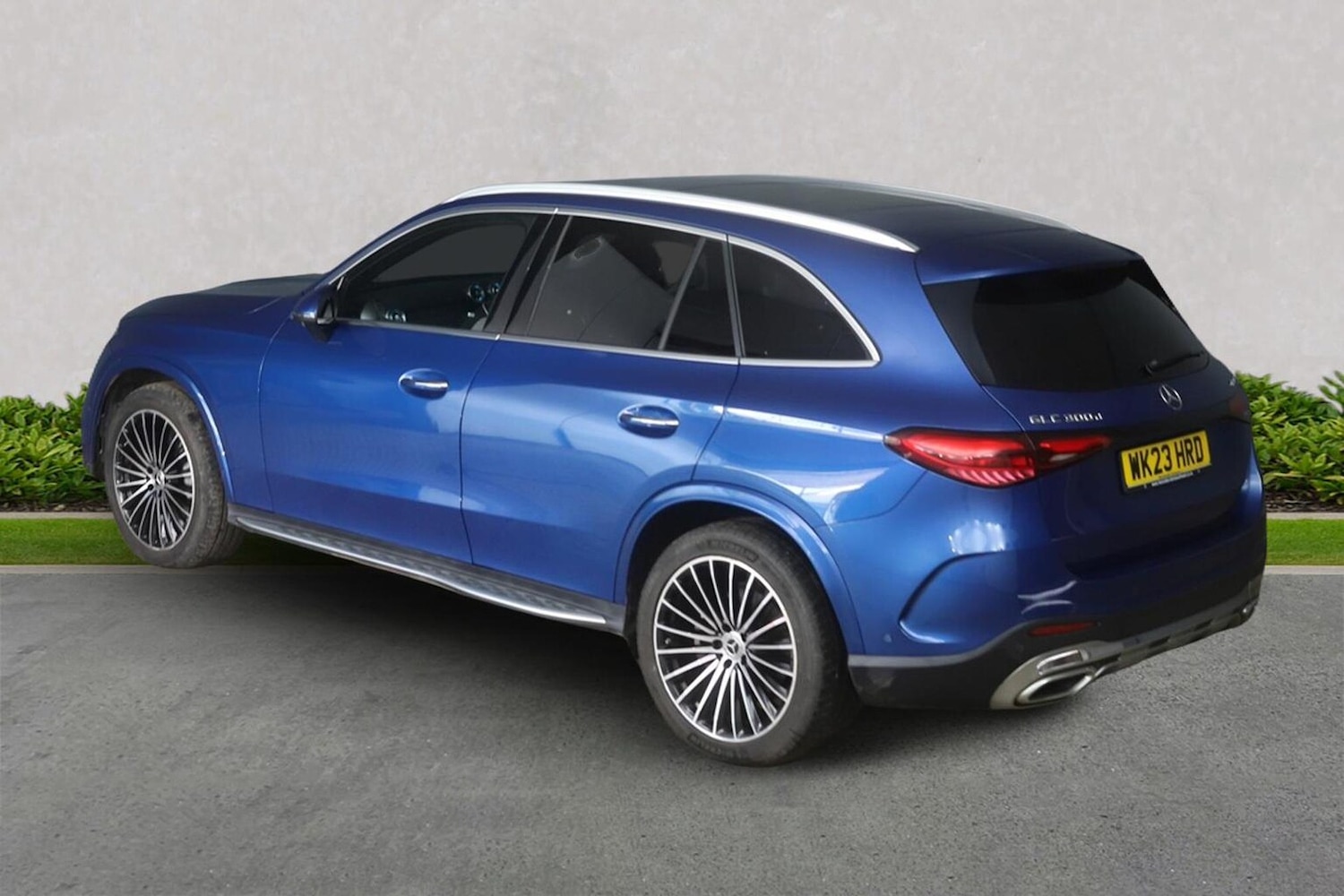 Used Mercedes-Benz GLC 2023 for sale - 76412469: Photo 2