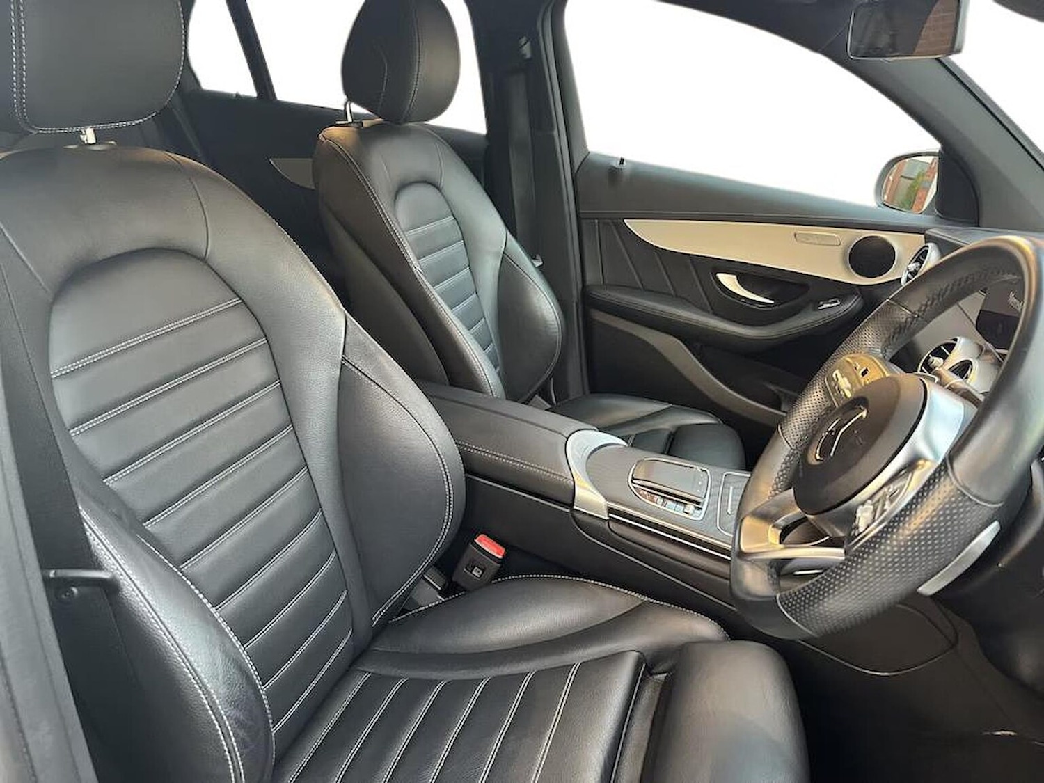 Used Mercedes-Benz GLC 2022 for sale - 76565475: Photo 4