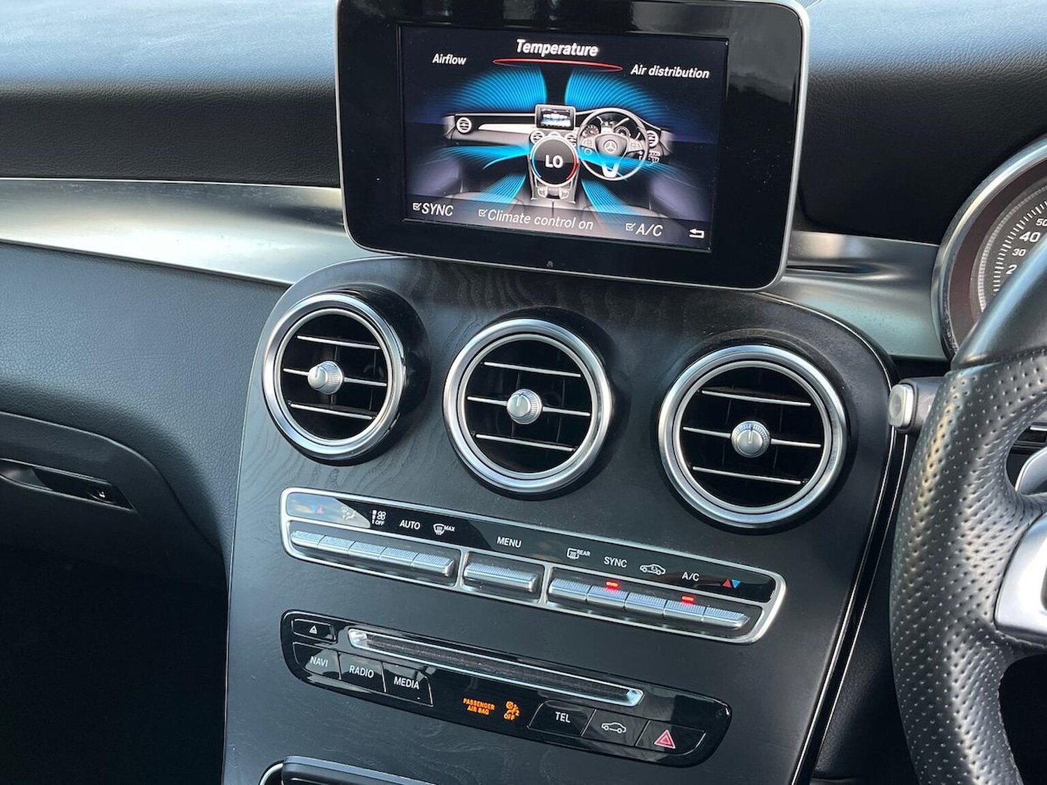 Used Mercedes-Benz GLC 2018 for sale - 76127235: Photo 12