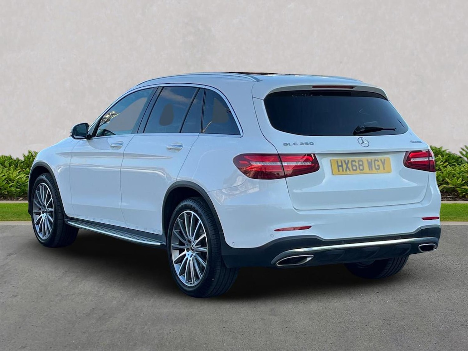 Used Mercedes-Benz GLC 2018 for sale - 76127235: Photo 2