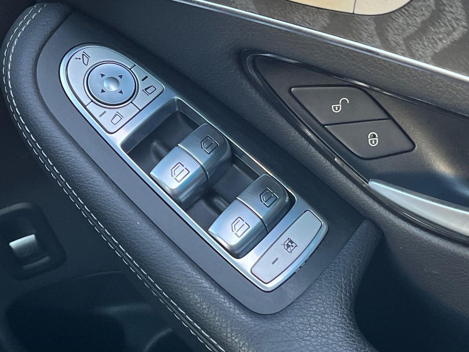 Used Mercedes-Benz GLC 2018 for sale - 76127235: Photo 21