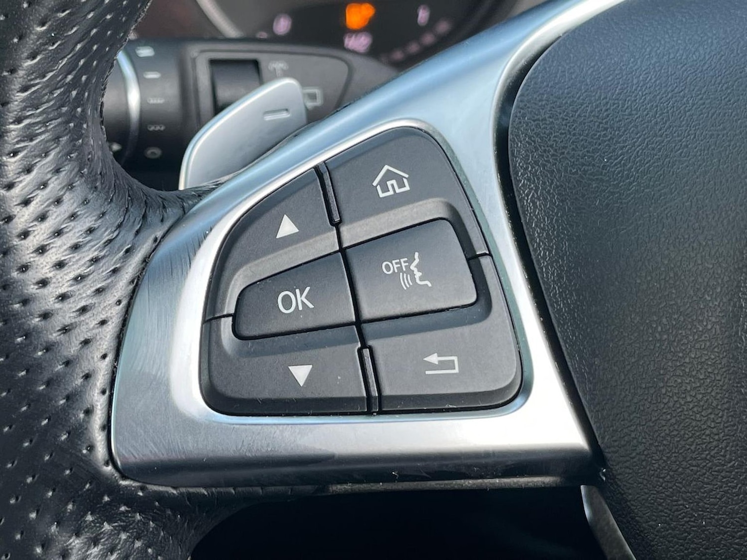 Used Mercedes-Benz GLC 2018 for sale - 76127235: Photo 26