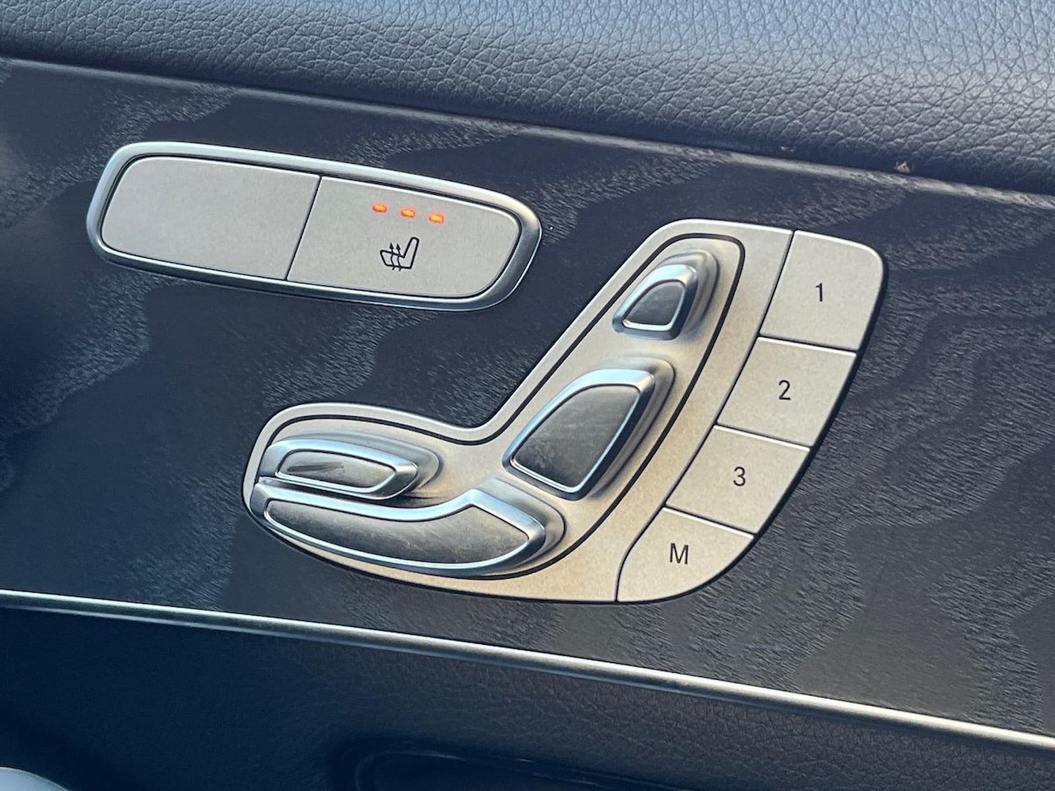 Used Mercedes-Benz GLC 2018 for sale - 76127235: Photo 30