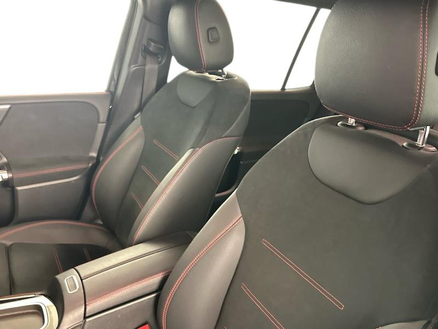 Used Mercedes-Benz GLB 2024 for sale - 76471007: Photo 4