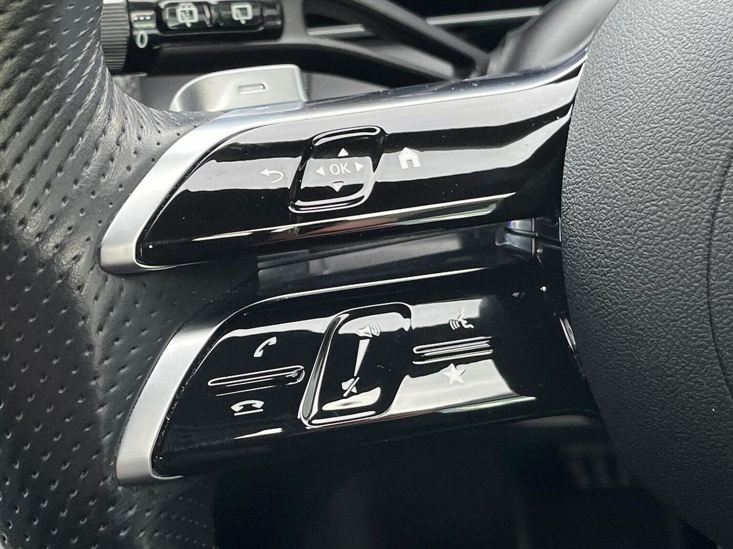 Used Mercedes-Benz GLC 2023 for sale - 76471005: Photo 27