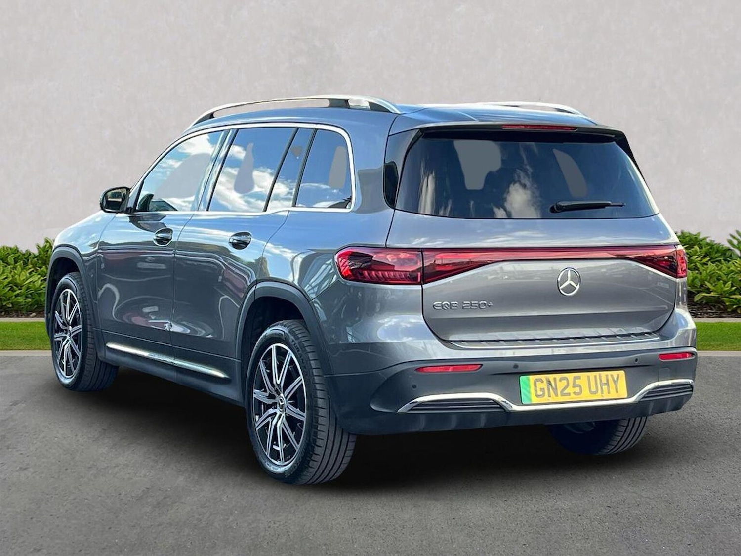 Used Mercedes-Benz EQB 2025 for sale - 76142994: Photo 2