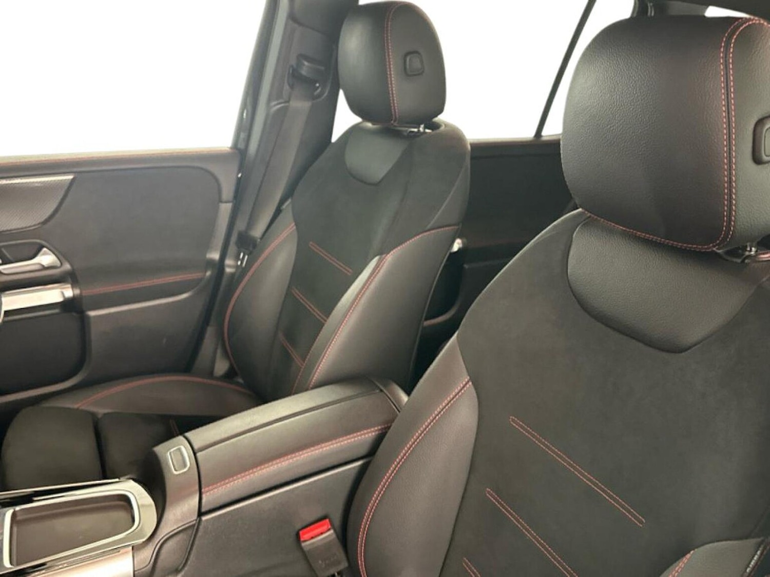 Used Mercedes-Benz GLB 2024 for sale - 76127241: Photo 4