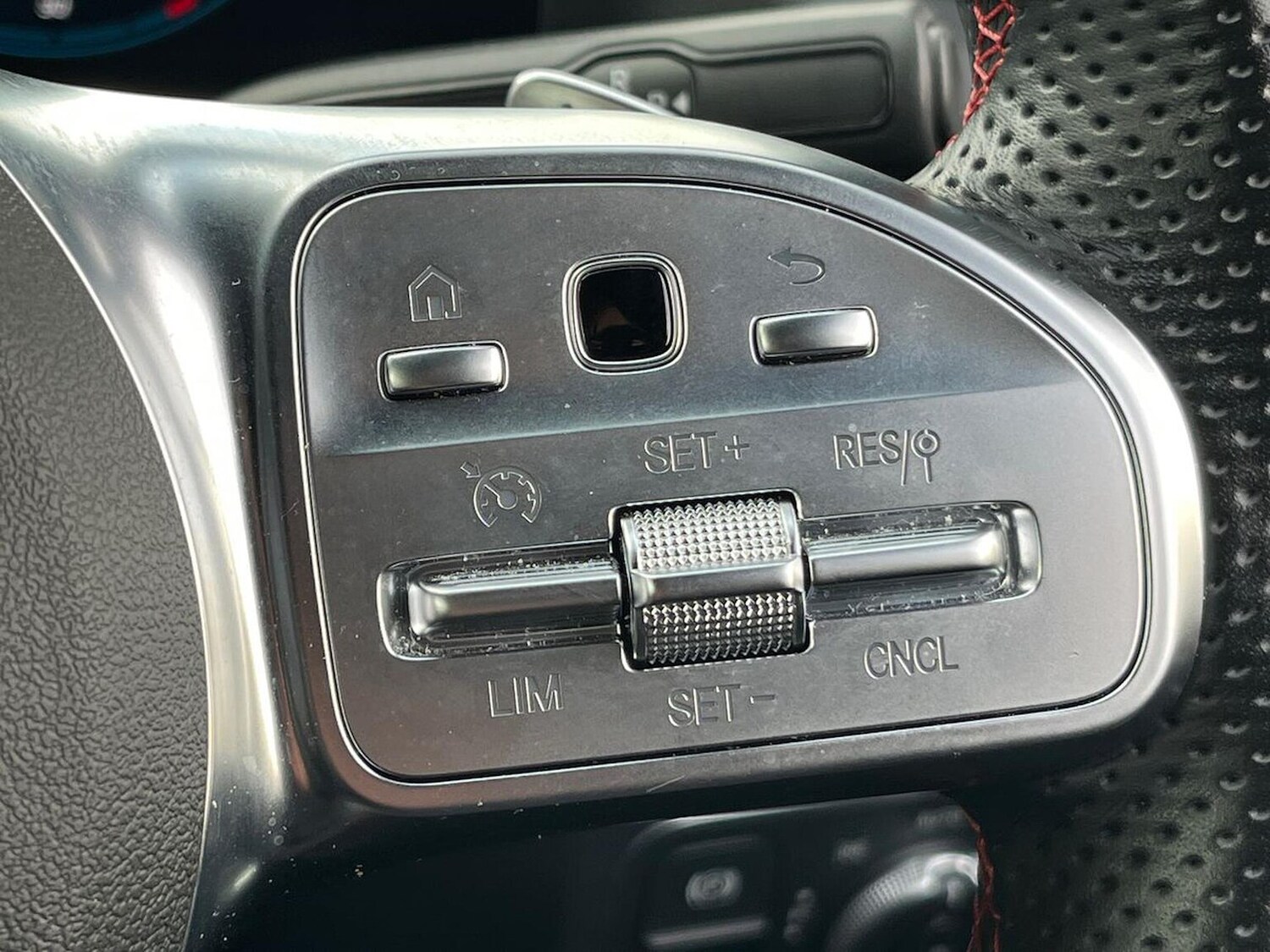 Used Mercedes-Benz GLA 2023 for sale - 76392459: Photo 27