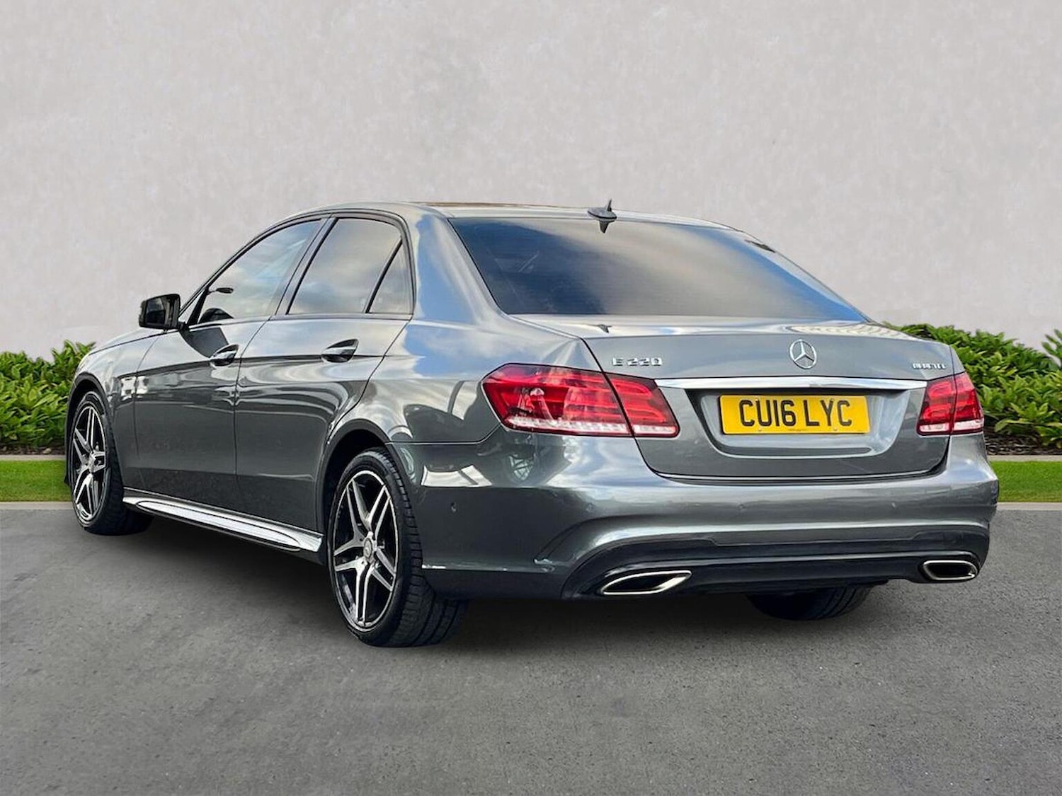 Used Mercedes-Benz E Class 2016 for sale - 76637674: Photo 2