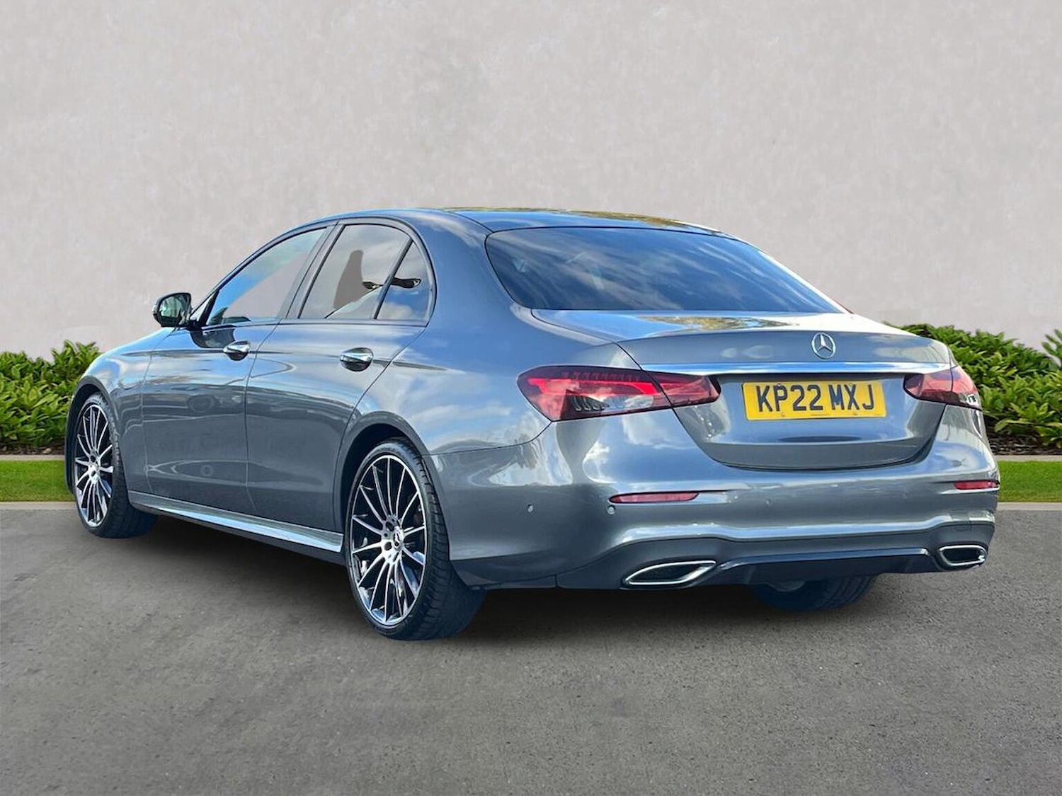 Used Mercedes-Benz E Class 2022 for sale - 76342971: Photo 2